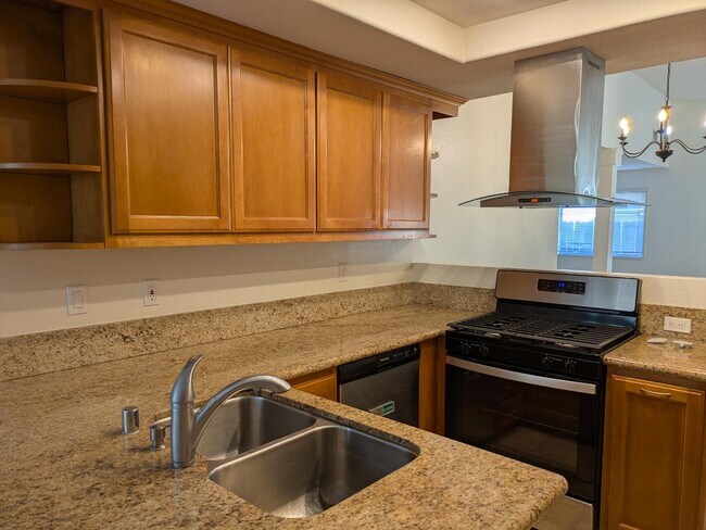 Building Photo - 8730 Sandhill Dr