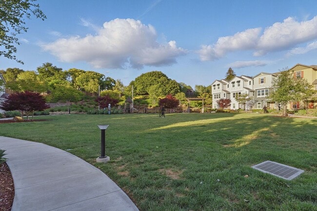 Building Photo - Modern, Bay View, 2 year old, 3 Bedroom, 3...