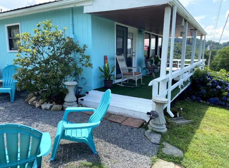 Building Photo - 1692 Falling Water Rd