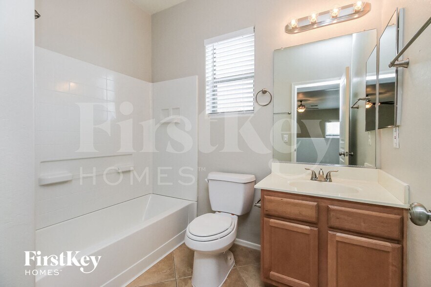 Building Photo - 1252 W Vineyard Plains Dr