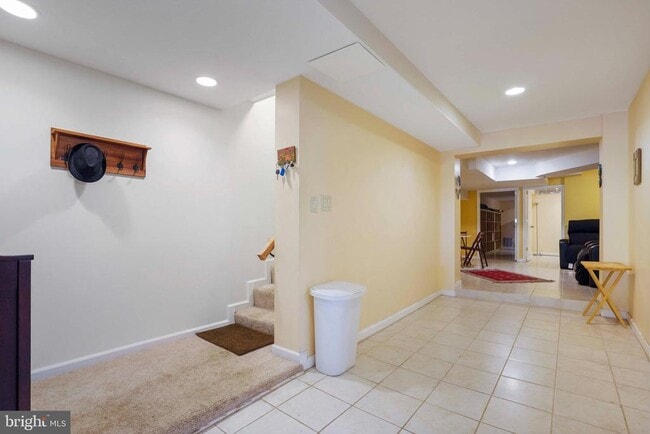 Building Photo - 5135 Summit Dr