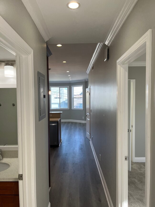 Building Photo - 337 Lakeview Ave