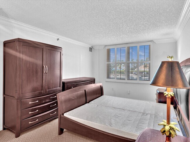 Building Photo - 3301 S Ocean Blvd