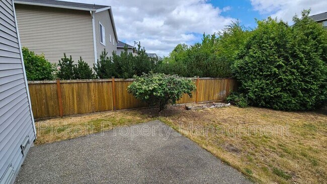 Building Photo - 2369 SW Siskin Cir