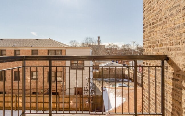 Building Photo - 5726 N Mozart St