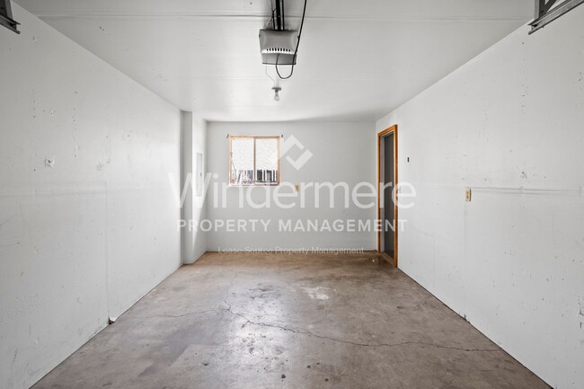 Building Photo - 2702 E 31st Ave