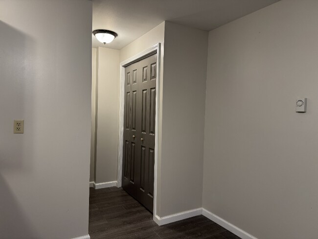 Building Photo - 355 S Main St