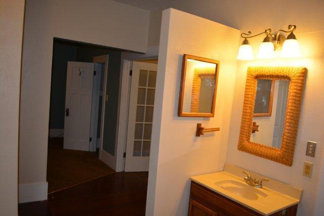 Building Photo - Beautiful, spacious Craftsman, Owner pays Yard Care, Laundry on site