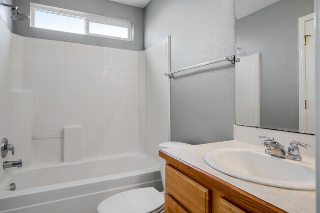 Building Photo - Freshly Updated 3-Bedroom Home for Rent in South Boise