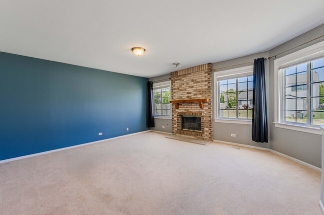 Building Photo - 1371 Braymore Cir E