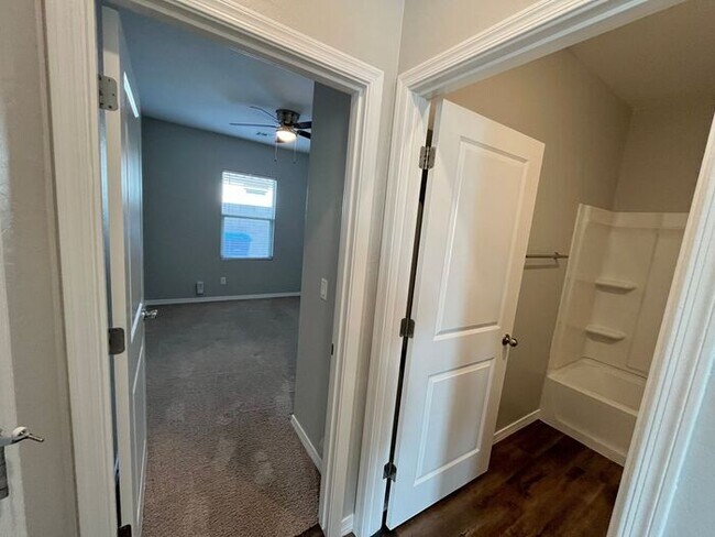 Building Photo - Home in Litchfield Park at Canyon Views! 5bd 3ba! Mountain Views!