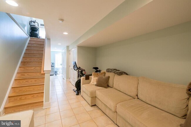 Building Photo - 2520 Kimball St