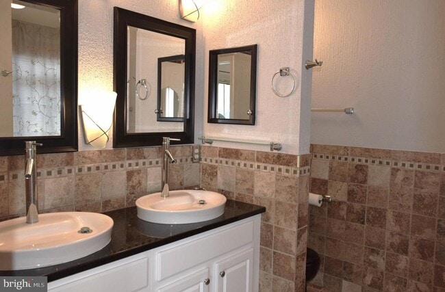 Building Photo - 8819 Blue Royale Ln