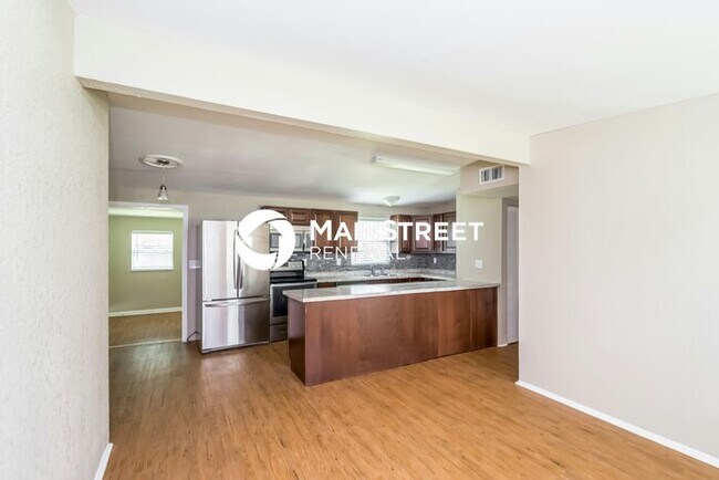 Building Photo - 3 Bedroom Pet-Friendly Home in Jacksonville, FL with Main Street Renewal