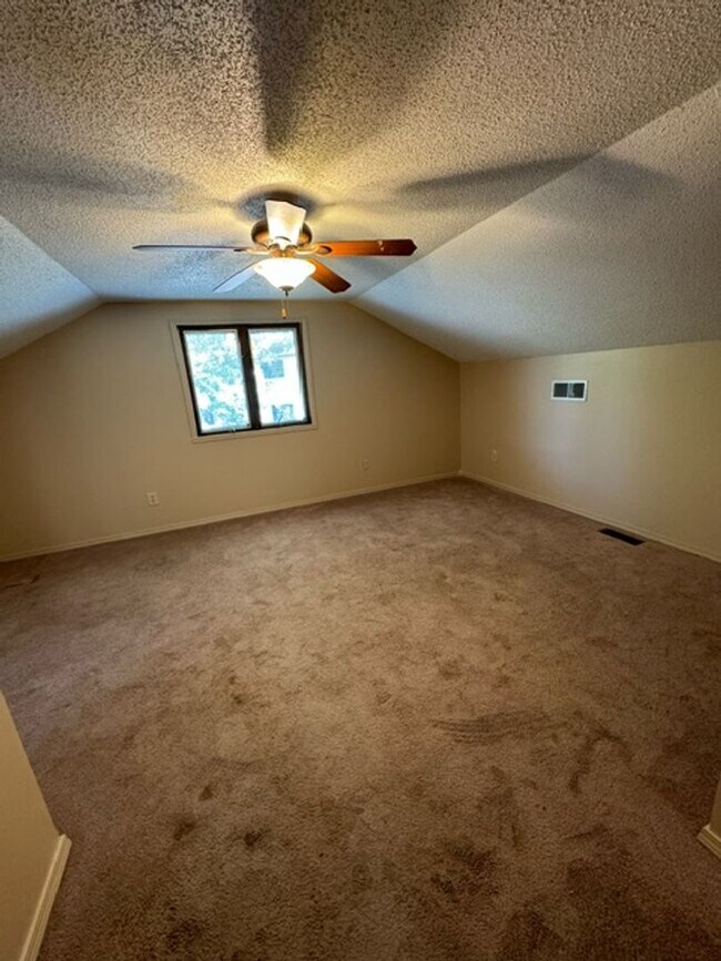 Building Photo - 4919 Montcalm Ct