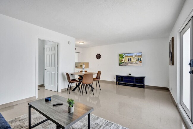 Building Photo - 905 N Federal Hwy