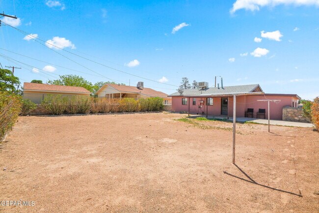 Building Photo - 4913 Sierra Madre Dr