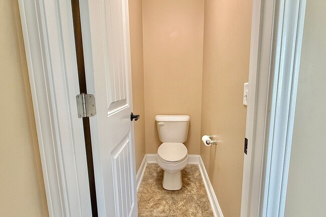 Building Photo - 470 Briarcrest Dr NE