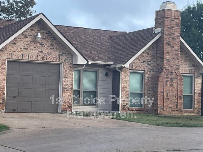 Primary Photo - 6714 Old Stone Dr