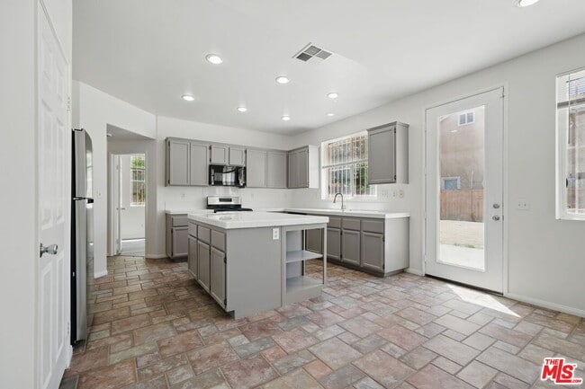 Building Photo - 3702 Las Palmas Ave