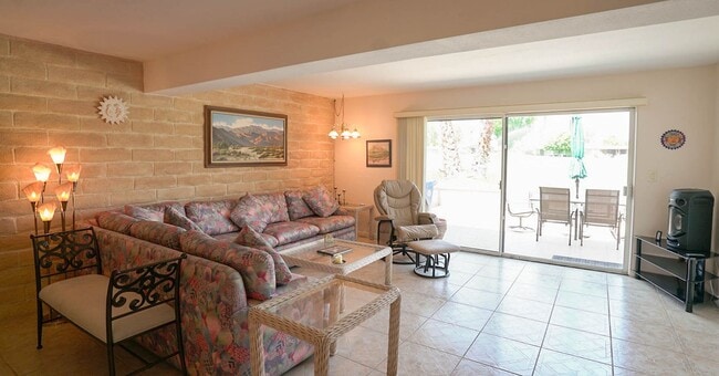 Building Photo - Lakeside Golf Course Retreat in Cathedral ...