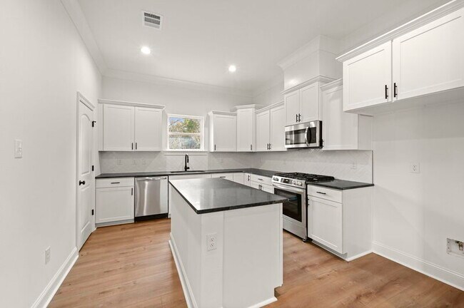 Building Photo - 11802 Morgan Meadow Ave