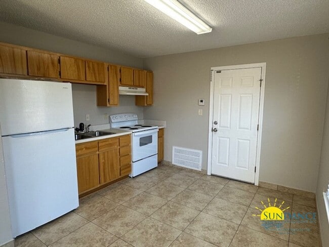 Building Photo - Great 2 Bedroom 1 bath Duplex in Navarre!