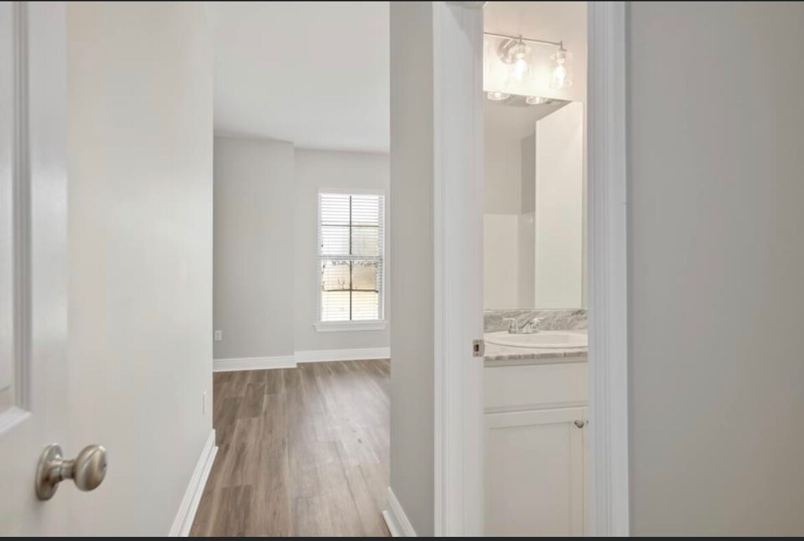 Building Photo - 139 Iberia St