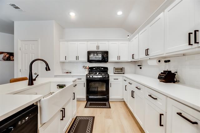 Building Photo - 2404 Castle Creek Dr