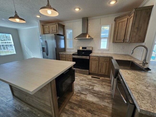 Building Photo - 518 Eland Dr