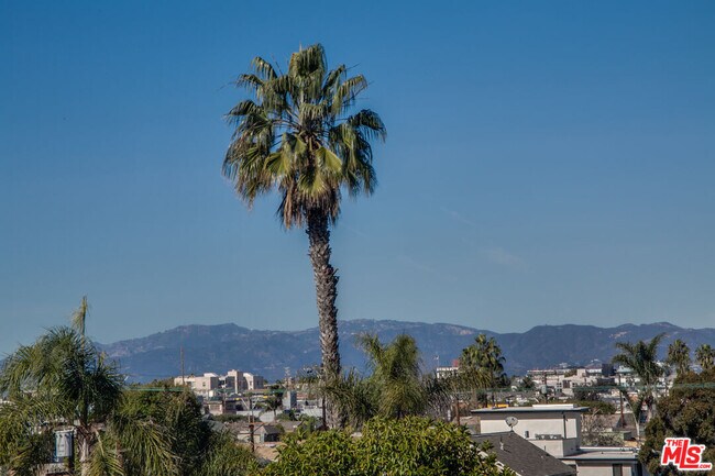 Building Photo - 3111 Vía Dolce