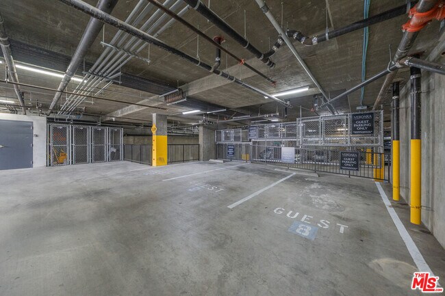 Building Photo - 124 W Colorado St