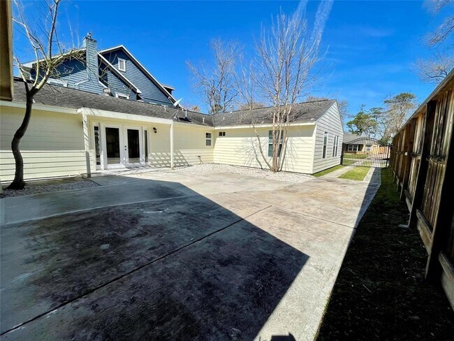 Building Photo - 1635 Chippendale Rd