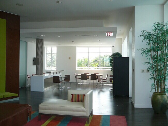 Building Photo - 300 S Australian Ave