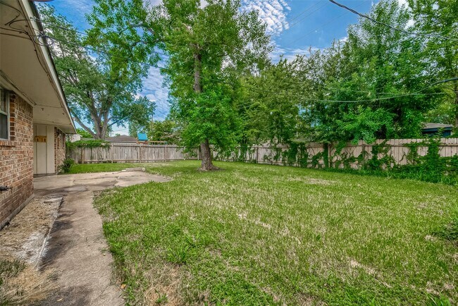 Building Photo - 5711 Braesvalley Dr
