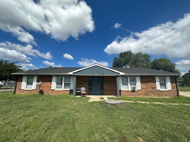 Building Photo - Section 8 Vouchers accepted for 1 Bedroom ...