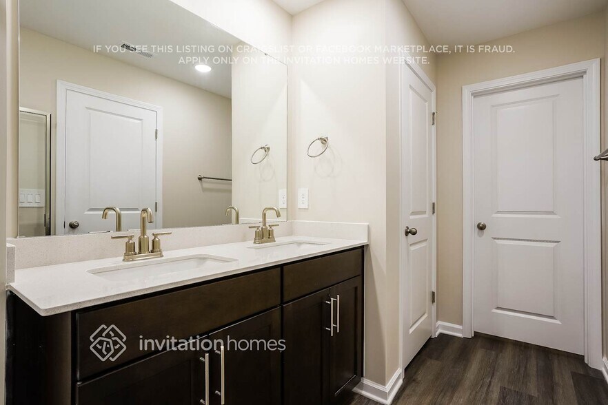 Building Photo - 920 Greenville Wy