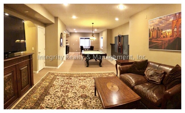 Building Photo - 4 Bed/5 Bath, 4,219 Sqft -11089 Canyonbroo...