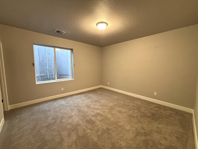 Building Photo - 791 Plum Creek Ct