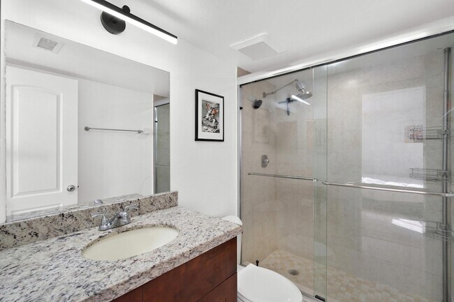 Building Photo - 111 Lake Emerald Dr