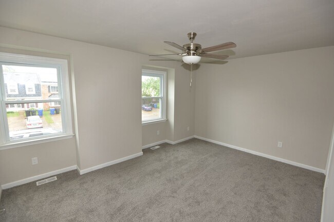 Building Photo - Renovated Townhome for Rent