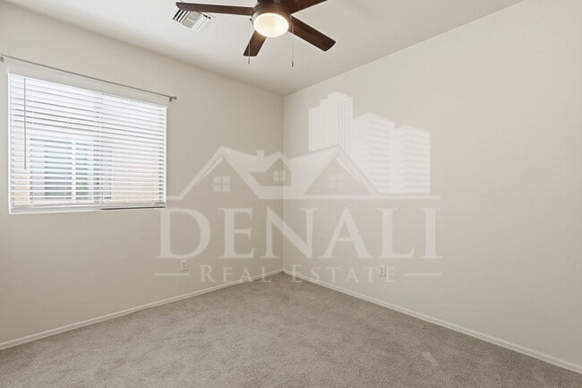 Building Photo - 584 N Highlands Grove Ln