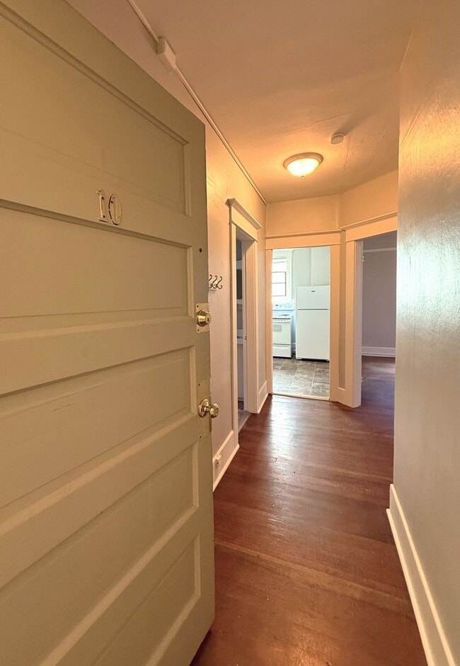 Interior Photo - 502 Minor Apartments