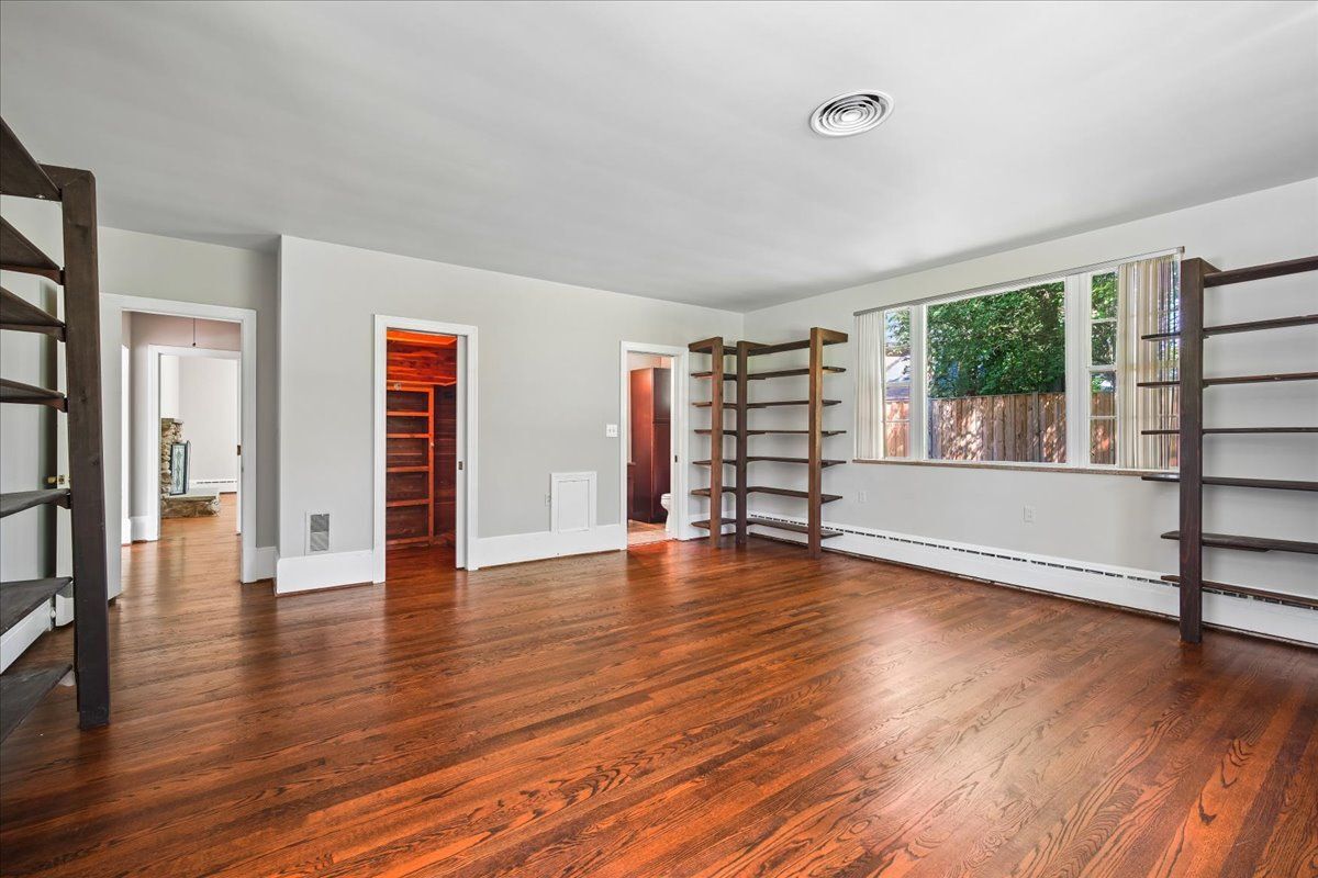 Building Photo - 8106 W Boulevard Dr