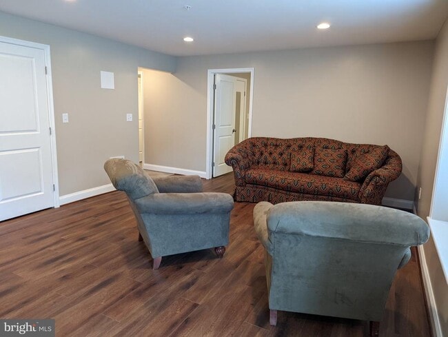 Building Photo - 16216 Coolidge Ave