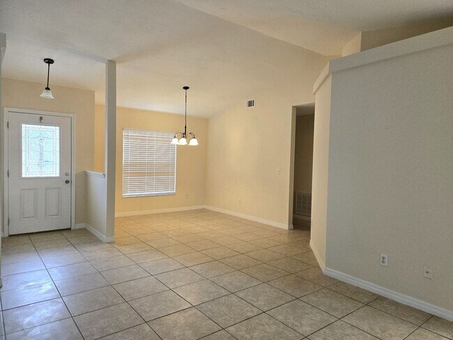 Building Photo - 3/2 Fenced Pet Friendly Home
