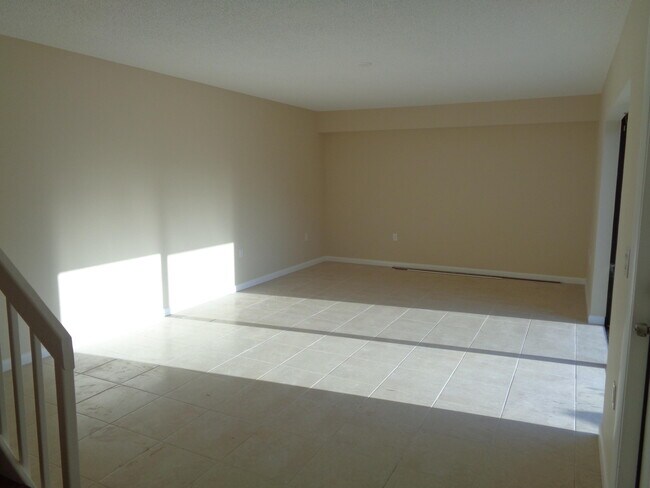 Building Photo - 505 5th Way