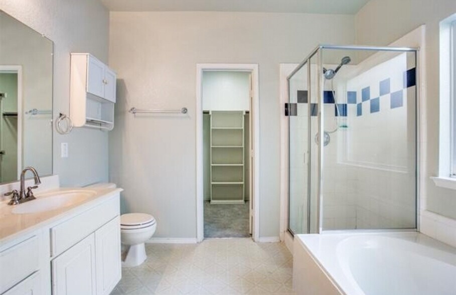 Building Photo - 11705 Pinyon Pine Dr