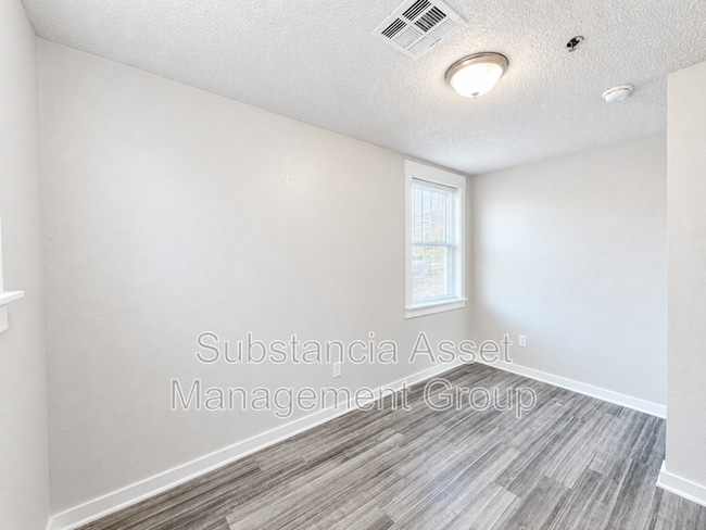 Building Photo - 727 Culbertson Dr
