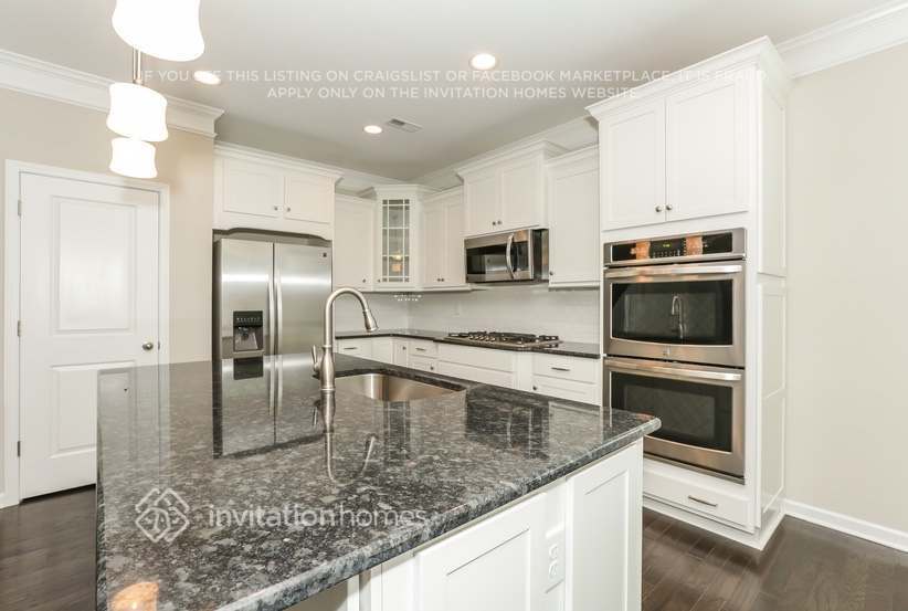 Building Photo - 5730 Verrazano Dr